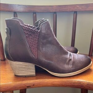 NWOT Caterpillar Jess Leather Wine Bootie Size 7.5